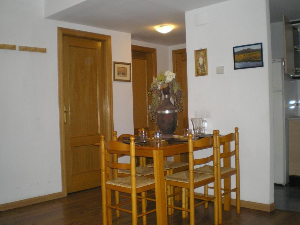 Apartamentos Turisticos Reyes Catolicos سرقسطة الغرفة الصورة